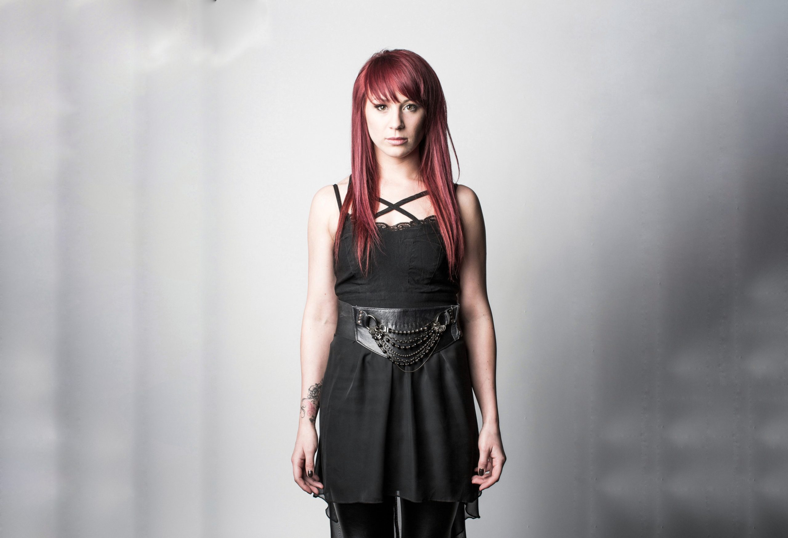 Jen Ledger, do Skillet, anuncia lançamento de EP solo.